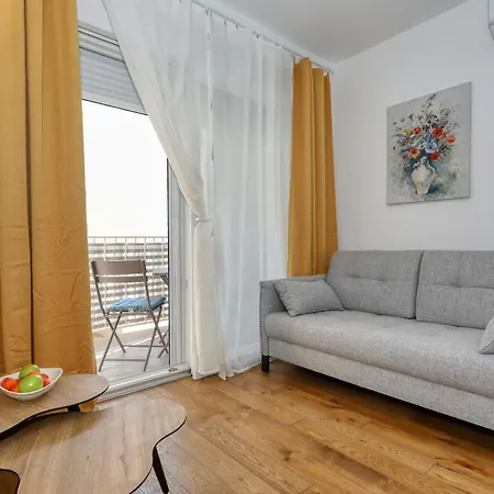 Charming Sparcle In Dalmatia ザダル