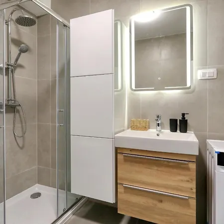 Charming Sparcle In Dalmatia アパート