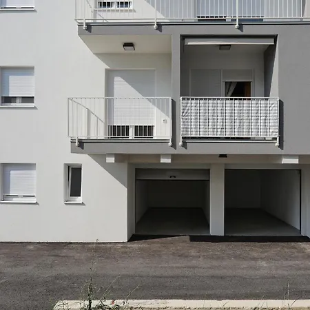 Charming Sparcle In Dalmatia アパート